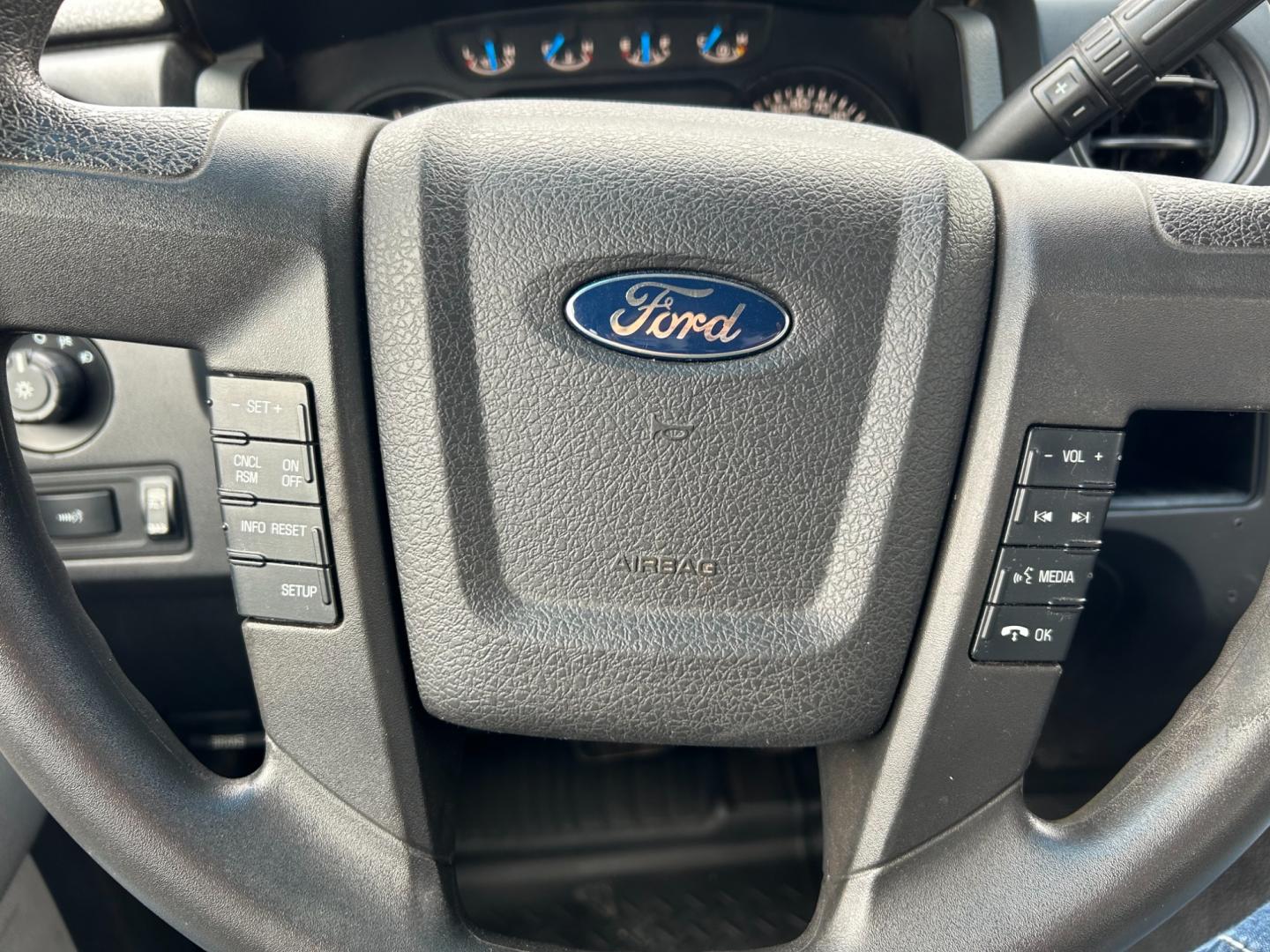 2014 White /Gray Ford F-150 (1FTEX1CMXEK) with an 3.7L V6 DOHC 24V engine, 6-Speed Automatic transmission, located at 17760 Hwy 62, Morris, OK, 74445, (918) 733-4887, 35.609104, -95.877060 - 2014 FORD F-150 XL SUPERCAB 6.5-ft. BED 2WD 3.7L V6 FEATURES KEYLESS REMOTE ENTRY, POWER LOCKS, POWER WINDOWS, AM/FM STEREO, SIRIUS XM STEREO, CD PLAYER, AUXILLARY PORT, HANDS-FREE BLUETOOTH CALLING, CRUISE CONTROL, TRACTION CONTROL, MULTI-FUNCTIONING STEERING WHEEL CONTROLS. HAS 175,444 MILES WITH - Photo#12